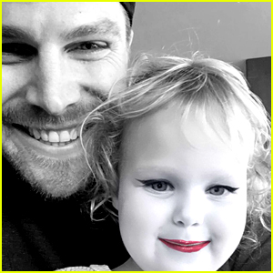 Stephen Amell Makes Cute Snapchat Videos with Daughter Mavi!