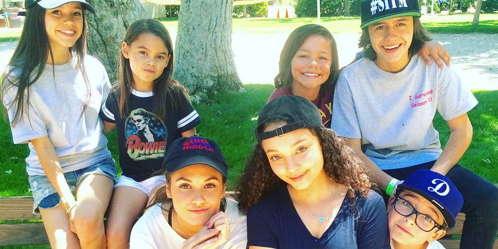 Jenna Ortega & ‘Stuck In The Middle’ Family Celebrate Season One With Wrap Party Picnic