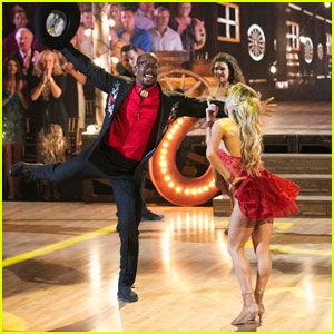 Von Miller Jives it Up on 'DWTS' With Switch-Up Partner Lindsay Arnold