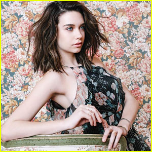 Amanda Steele Is Surrounded By Florals In New 'Bello' Mag Feature