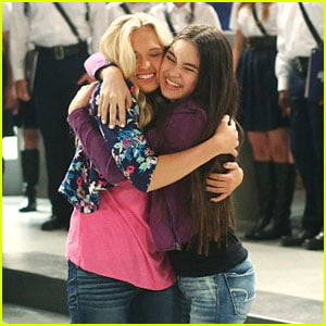 Shelby & Cyd Have To Fight To Save Their Future In New 'Best Friends Whenever'