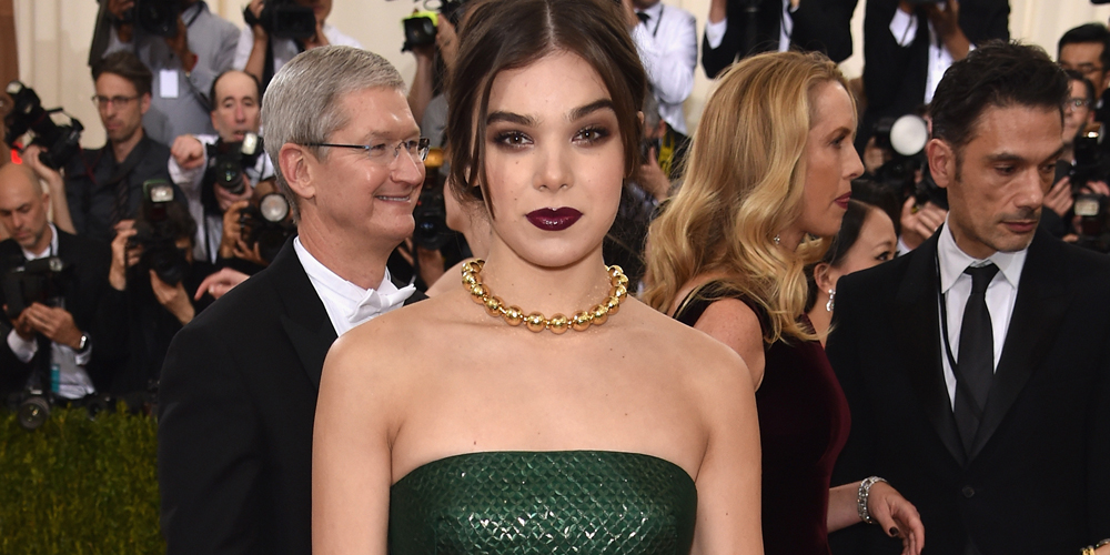 Hailee Steinfeld Goes Glam in Green For MET Gala 2016 - Just Jared Jr.
