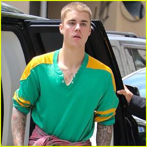 Justin Bieber Dines on Sushi Ahead of Billboard Music Awards Performance