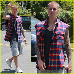 Justin Bieber Relaxes During Time Off From 'Purpose World Tour'
