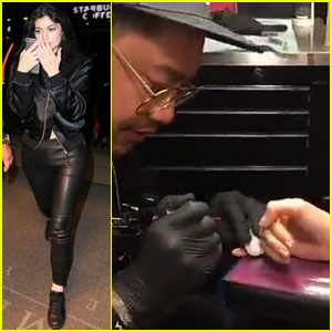 Kylie Jenner Inks Up Her Finger in NYC!
