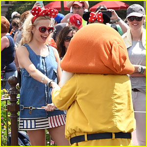 Pixie Lott & Oliver Cheshire Meet Mickey & Minnie During Disney World Vacation