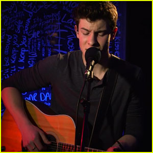 Watch Shawn Mendes Perform an Epic Drake Mash-Up!