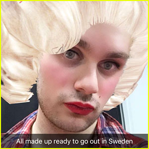 5 Seconds of Summer's Michael Clifford Gives Himself a Marilyn Monroe Makeover on Snapchat