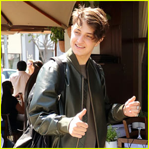 Anwar Hadid Grabs Post-Birthday Lunch with Dad Mohamed