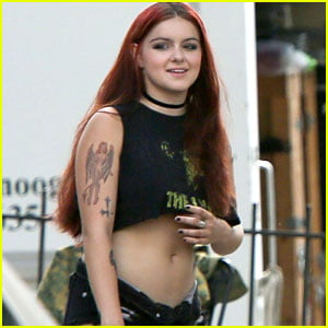 Ariel Winter Returns to Set For More 'Dog Years' Filming!