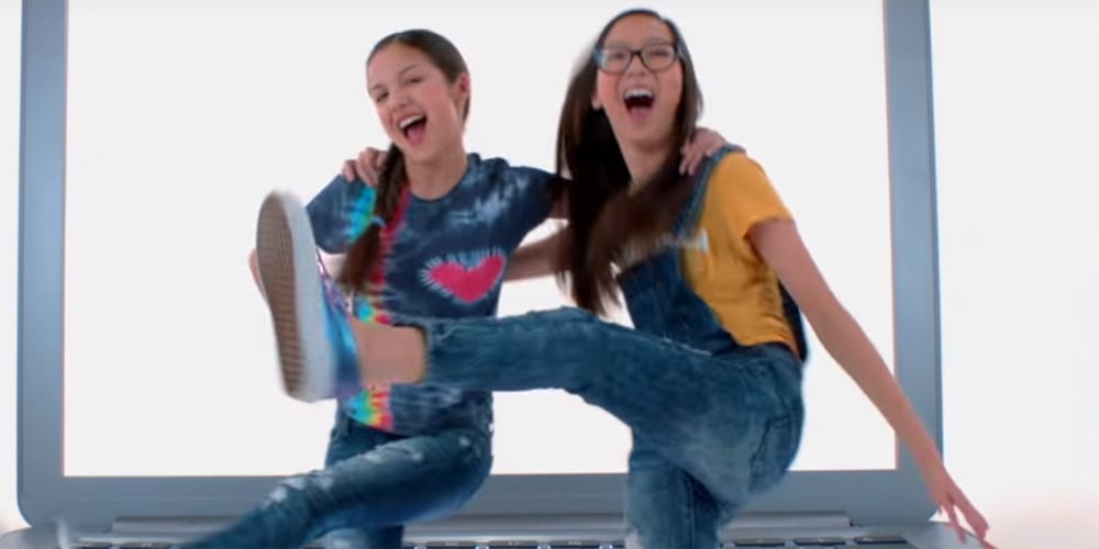 ‘Bizaardvark’ Cast Gets Super Silly in Opening Credits – Watch Now
