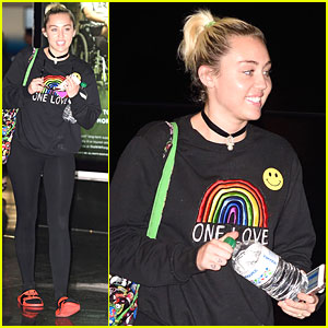 Miley Cyrus Checks Into JFK Airport For Flight Out