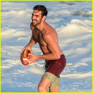 Nyle DiMarco Catches Fan Taking Pictures Of Him on Vacation; Rewards Her In Best Way