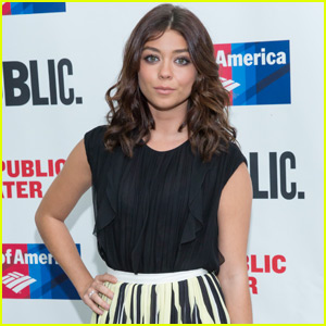 Sarah Hyland Signs on for an Episode of Hulu's 'Dimension 404'