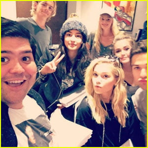 Ross Lynch, Olivia Holt & More Kick Off 'Status Update' First Table Read!