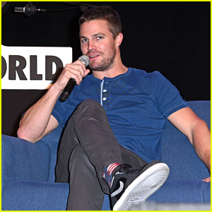 Stephen Amell Talks CW Four Night Crossover News!