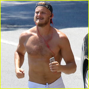 Alexander Ludwig Bares His Hot Body in Italy!