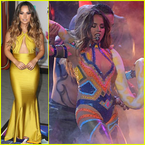 Becky G Dances With Live Snake at Premios Juventud Youth Awards!