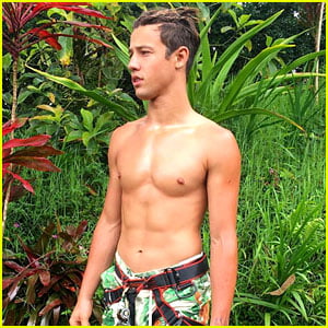 Cameron Dallas Shares Hot Shirtless Pics from Hawaii Vacation!