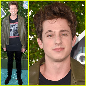 Charlie Puth Is Ready to Rock at Teen Choice Awards 2016!
