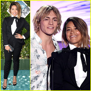 Ross Lynch Presents with Hair Twin Gina Rodriguez at Teen Choice Awards 2016!