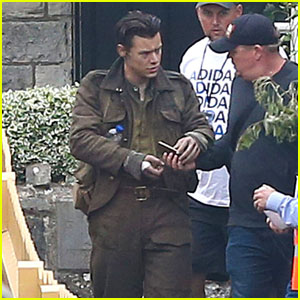 Harry Styles Continues Filming Train Scene for Acting Debut 'Dunkirk'