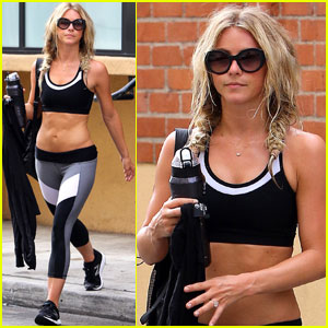 Julianne Hough Has a Snapchat Hang With BFF Arielle Vandenberg