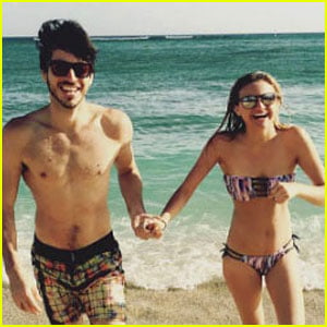 Kelsea Ballerini & Boyfriend Morgan Evans Hit the Beach in Hawaii!