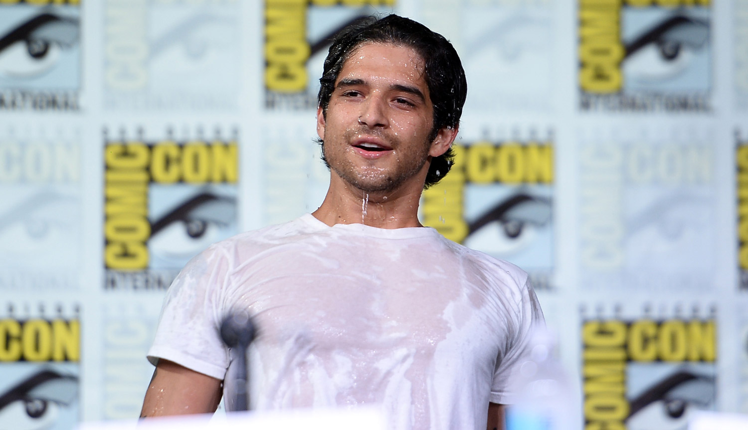 Tyler Posey Drenches Himself with Water at Comic-Con! (Video) | 2016  Comic-Con, Comic-Con, Tyler Posey | Just Jared Jr.