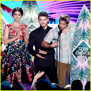 Shelley Hennig & 'Teen Wolf' Win at Teen Choice Awards 2016