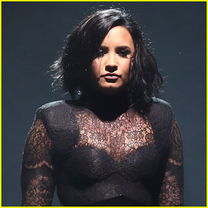 Demi Lovato Reveals New Finger Tattoo!