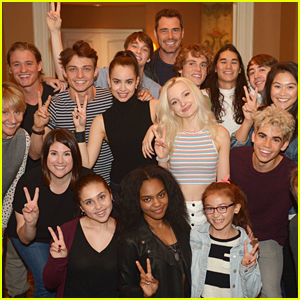 Dove Cameron & Sofia Carson Snap Epic 'Descendants 2' Cast Photo Before Dinner in Vancouver