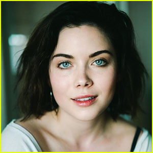 Grace Phipps Reveals Dating Abuse On Instagram After Popping Eye Vessel
