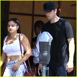 Ariel Winter Claims She Is Not Going Out With Sterling Beaumon!