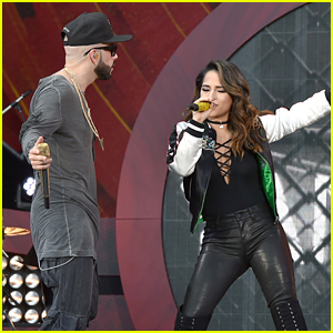 Watch Becky G & Yandel Perform 'Somos Uno' at Global Citizen Festival