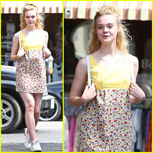 Elle Fanning Looks Pretty While Hanging Out with Friends!