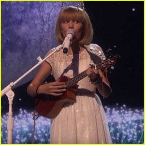 Watch Grace VanderWaal Sing 'I Don't Know My Name' on 'America's Got Talent' Finale!