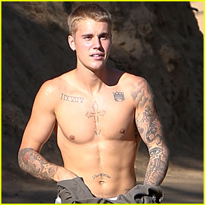 Justin Bieber Goes Shirtless While Hiking!