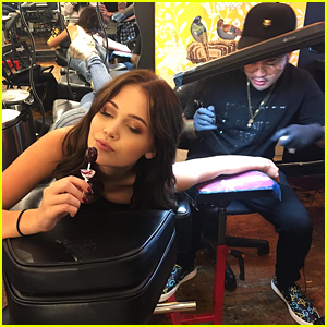 Kelli Berglund Gets First Tattoo After NYFW - See It Here!