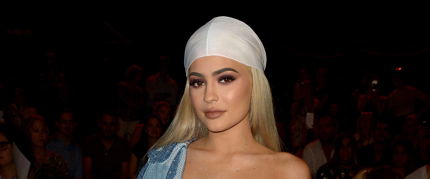 Kylie Jenner Shows Off Her Midriff During NYFW 2016!