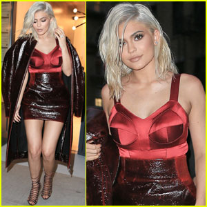 Kylie Jenner Debuts Her Blonde Hair During Dinner With Friends