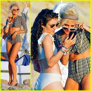 Pixie Lott Spends Her Vacation in Ibiza With Friends