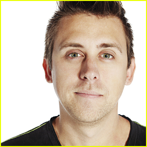 YouTuber Roman Atwood Will Be Skydiving & Vlogging At the Same Time This Weekend!