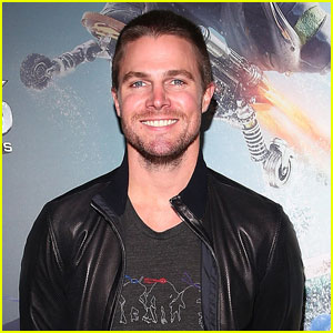Arrow's Stephen Amell May Compete on 'American Ninja Warrior' Next Year!