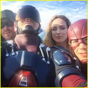 Grant Gustin, Brandon Routh & More Share Crossover Episode Filming Pics
