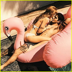 Bella Thorne & Tyler Posey Majorly Crush on Each Other in the Pool!