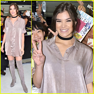 Hailee Steinfeld Keeps In Touch with Taylor Swift Through A Texting App