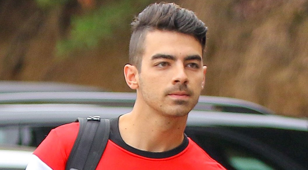 Joe Jonas’ Reddit AMA Was His Most Revealing Interview Ever! Joe