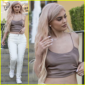 Kylie Jenner Shows Off Her New Rose Gold Locks During Lunch With Tyga