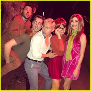 Miranda Cosgrove & Jennette McCurdy are Daphne & Velma From 'Scooby Doo' For Halloween!